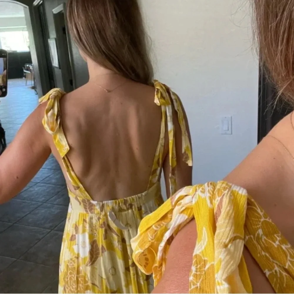 Abercrombie Tie Shoulder Maxi in Yellow Floral size Small